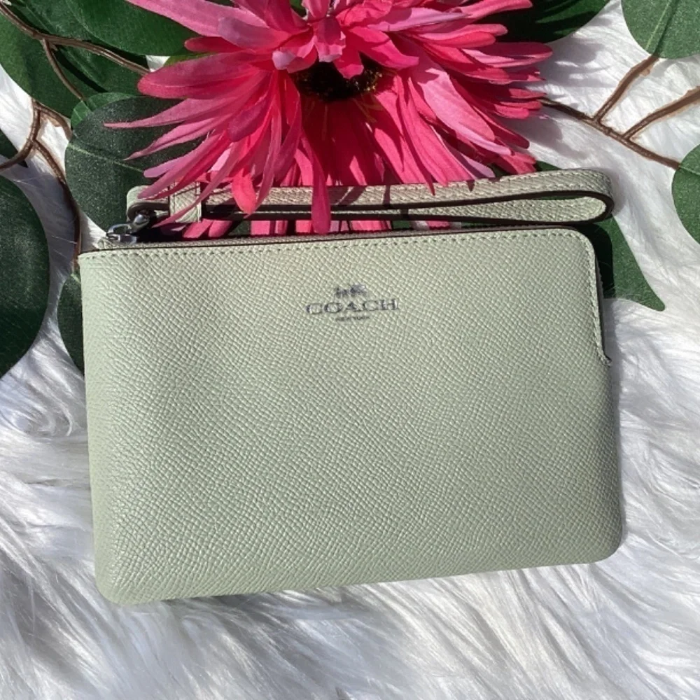 NWT Coach Corner Zip Wristlet In Light Sage/Silver
